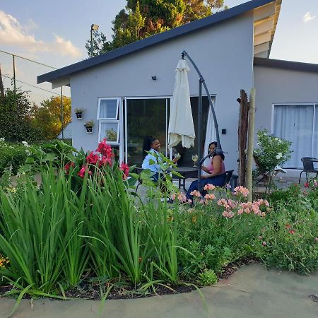 Pine Park Garden Cottages Johannesburg Esterno foto